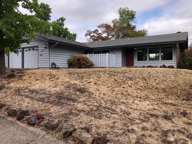 Primary Photo - Updated 3 bedroom 1 1/2 bath home in a gre...
