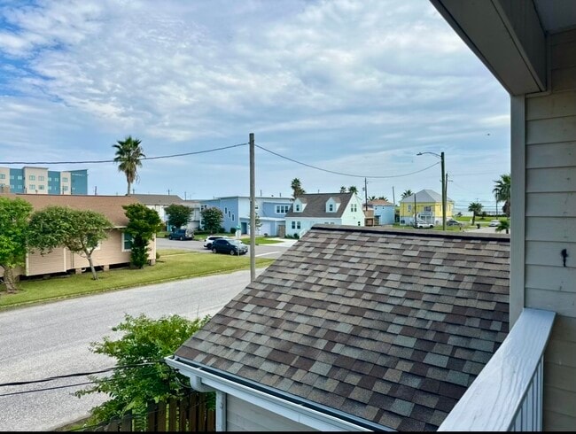 Building Photo - 2725 42nd St