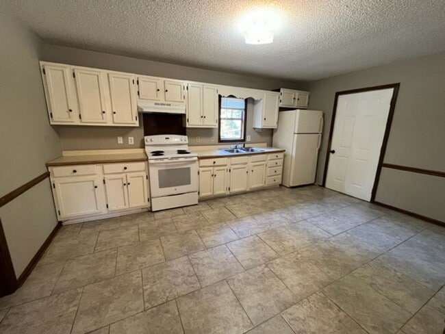 Building Photo - Renovated 1 Bedroom 1 Bath Loft for Rent!!