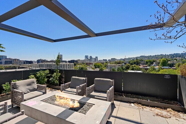 Building Photo - 1315 NW 19th Ave