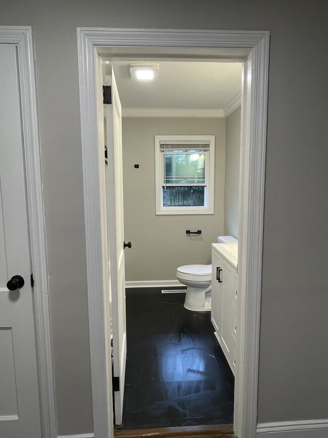 Building Photo - 909 Sandalwood Dr