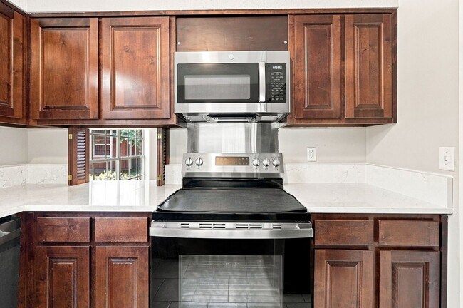 Building Photo - 1510 Royal Palm Dr
