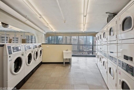 Building Photo - 300 N State St