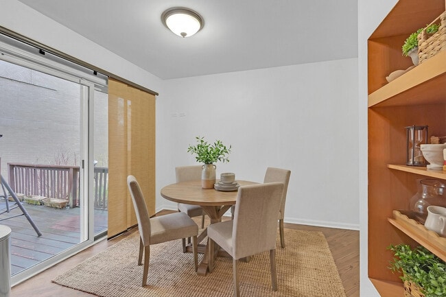 Building Photo - 141 Manchester Ct