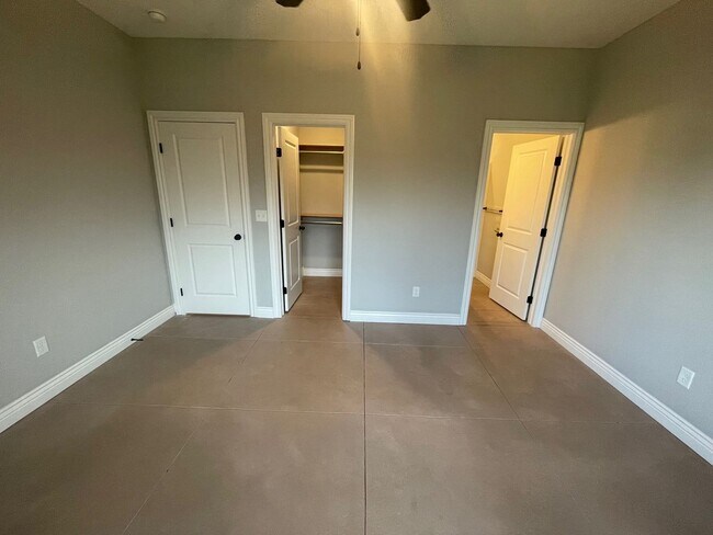 Building Photo - 1417/19/21 N Glancey St