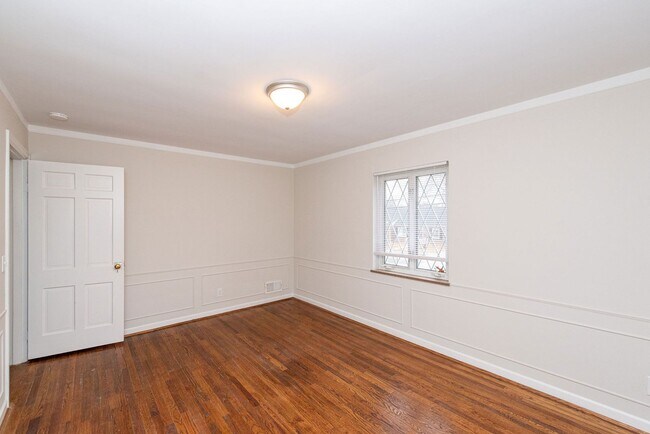 Building Photo - WESTWOOD - Freshly Updated & Move-In Ready! 4 bed 2.5 bath home