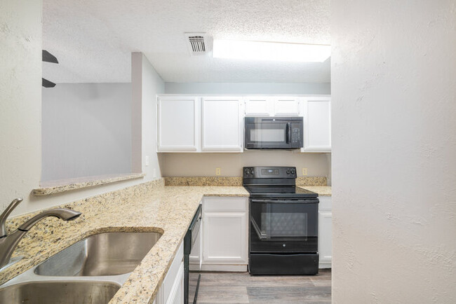Building Photo - Wyngate Townhomes 3923D