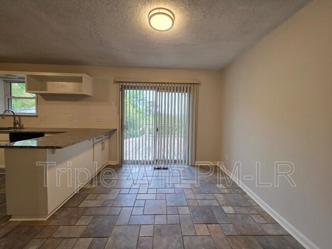 Building Photo - 5425 Chauvin Dr