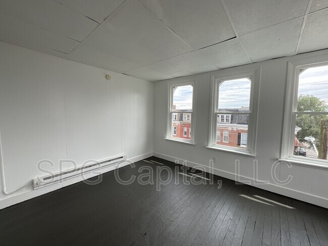 Building Photo - 124 S Pine St