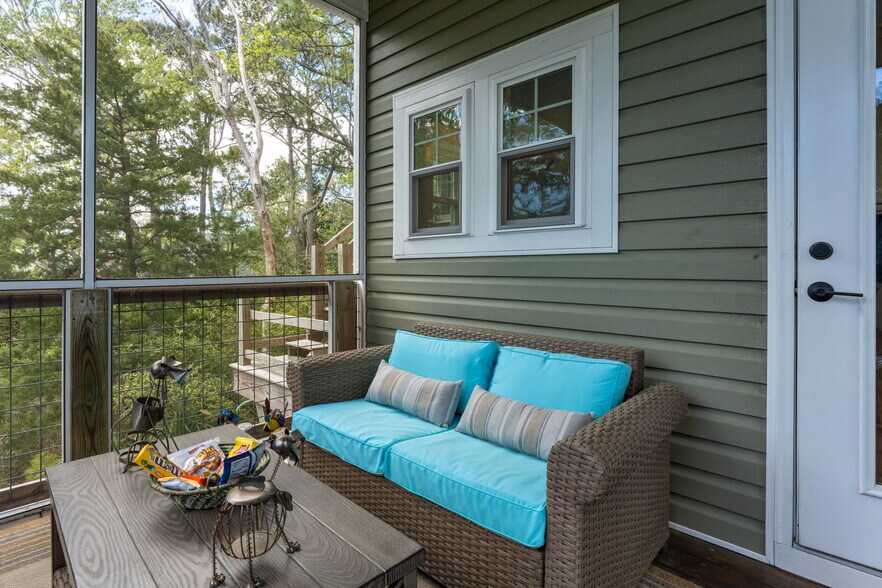 Building Photo - 211 Lewis Dr