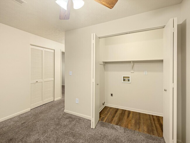 Building Photo - Live 5 Minutes from HONDA********** Rent $1324/mo*********Restaurants and Grocery Around the corner