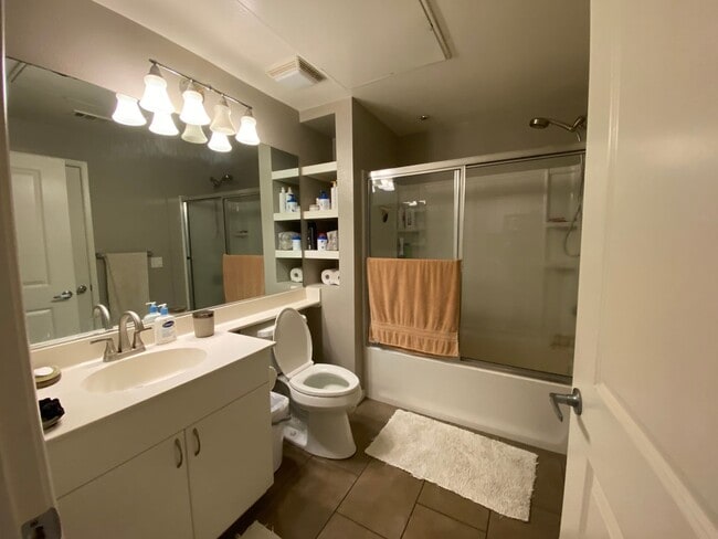Building Photo - Anaheim Stadium Lofts - 1 Bedroom