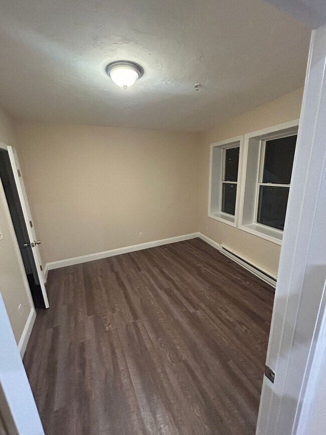 Building Photo - 1039 Main St