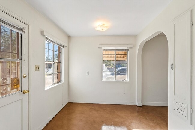 Building Photo - 2604 N Martin Ave