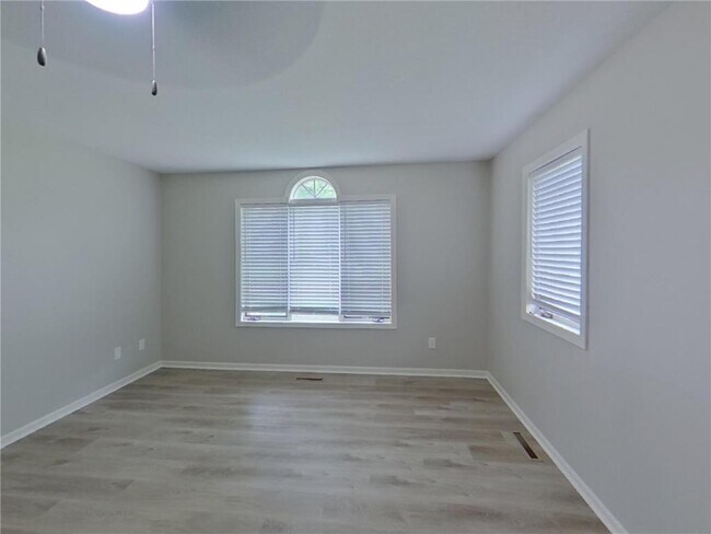 Building Photo - 209 Greenbriar Ln