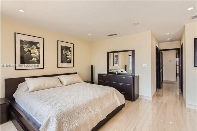 Building Photo - 3864 NE 167th St