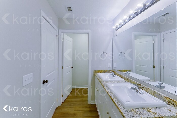 Building Photo - 15 Bungalow Cir