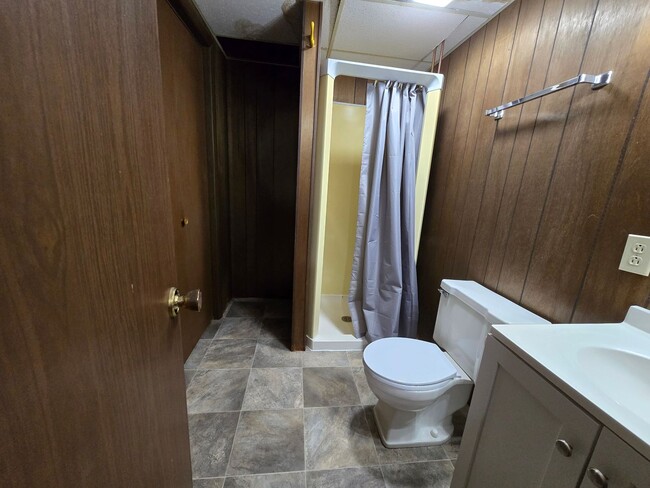 Building Photo - Cute 2-bedroom duplex in Normal!