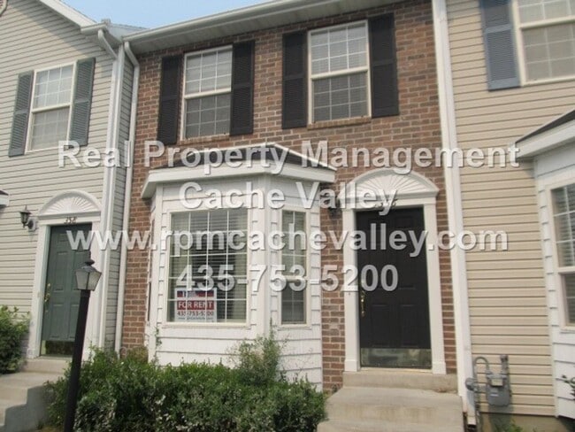 Primary Photo - Pet Friendly, 2 br 1.5 bath Town home. Ava...