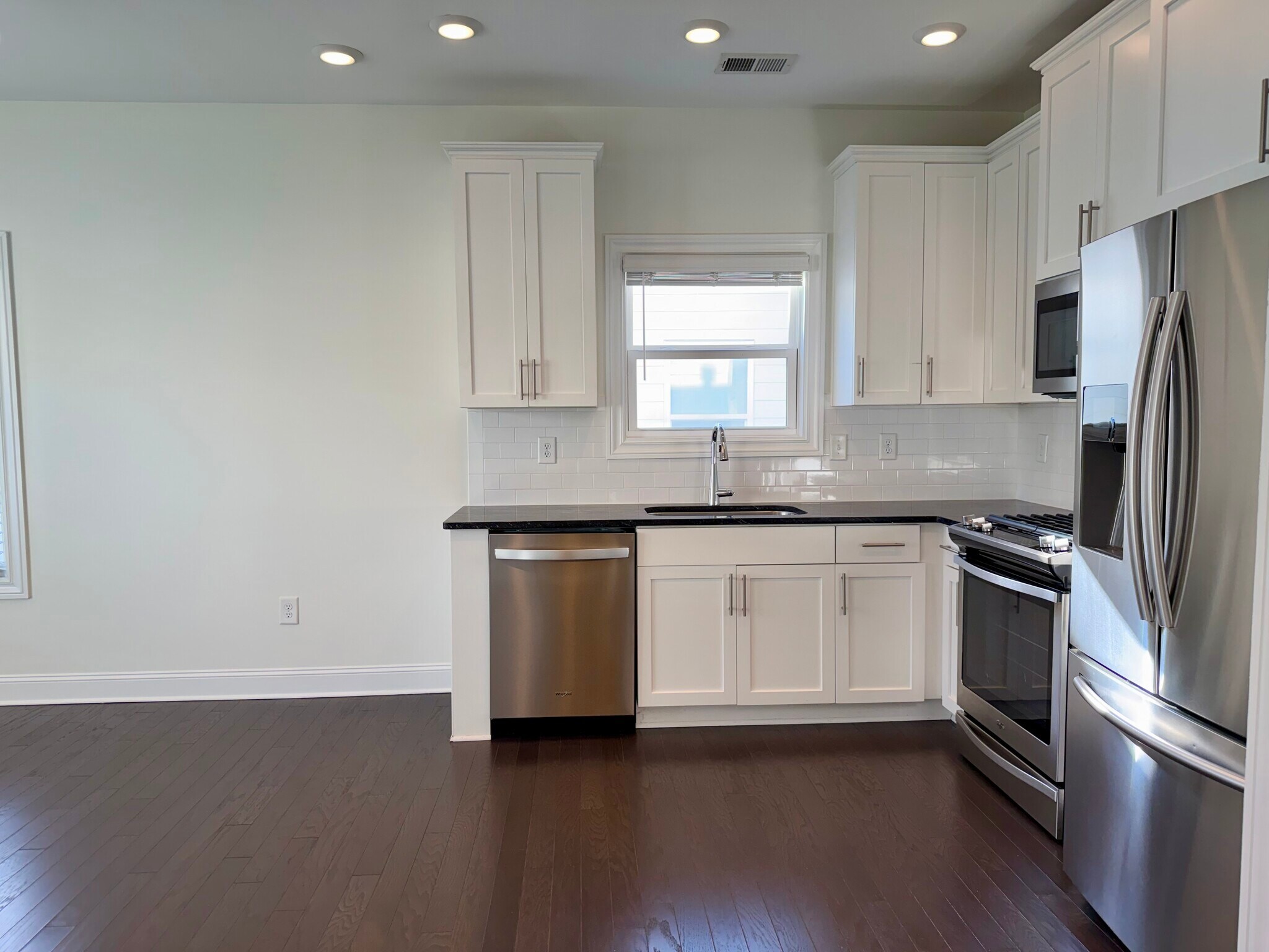 Building Photo - 1747 Stone Hedge Dr NW