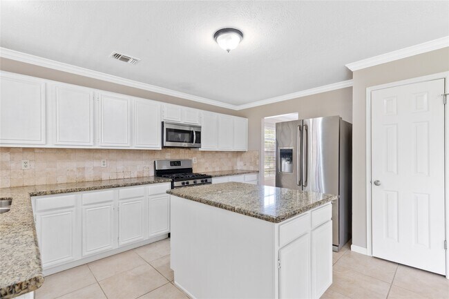 Building Photo - 11410 Meadowchase Dr