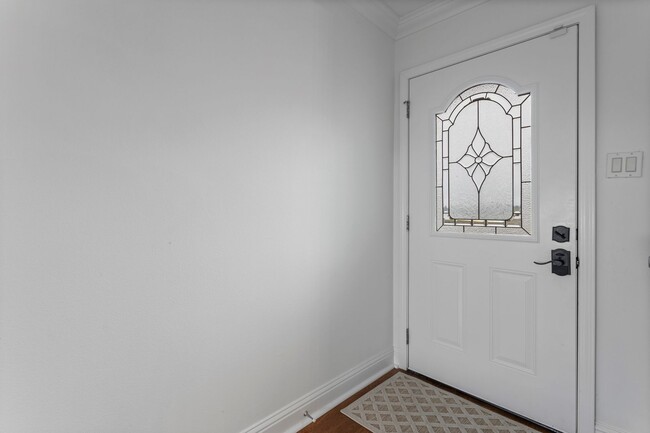 Building Photo - Oak Cove Condo