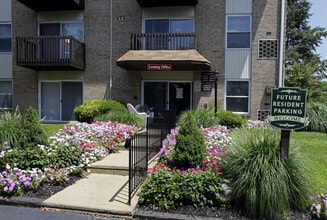 Building Photo - Top Of The Hill Apartments