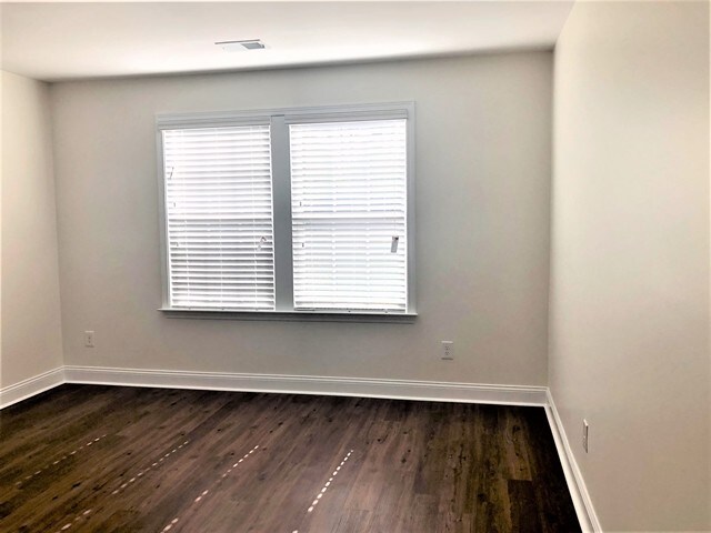 Building Photo - 317 Golf Rd