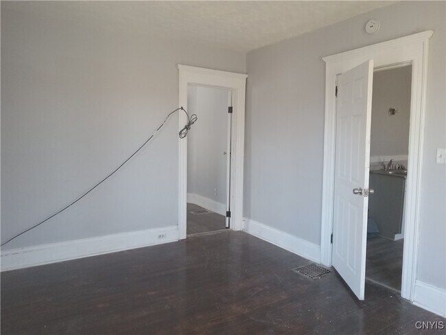 Building Photo - 134 2nd St