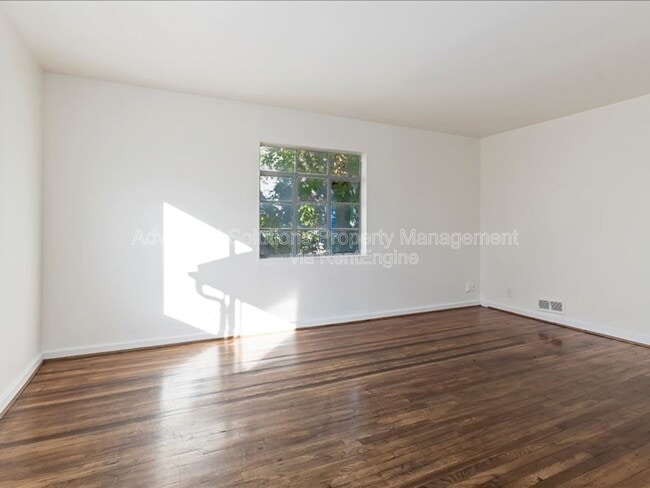 Building Photo - 1150 Simondi Ave