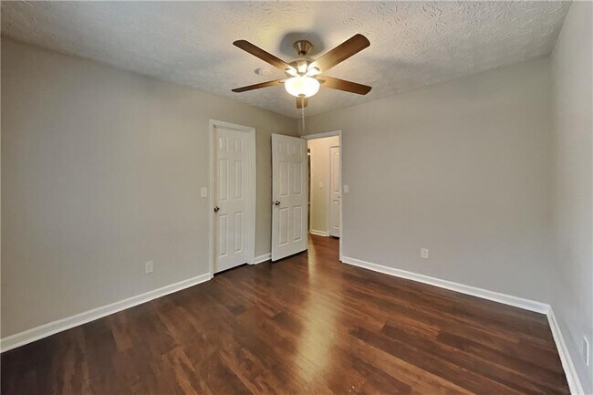 Building Photo - 2242 Josephine Ct