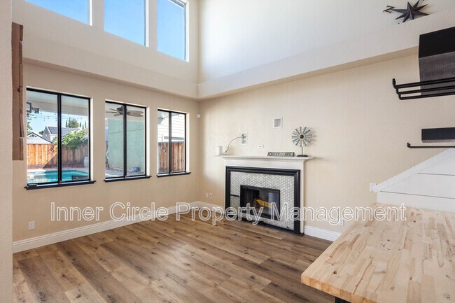 Building Photo - 342 Chaucer Dr