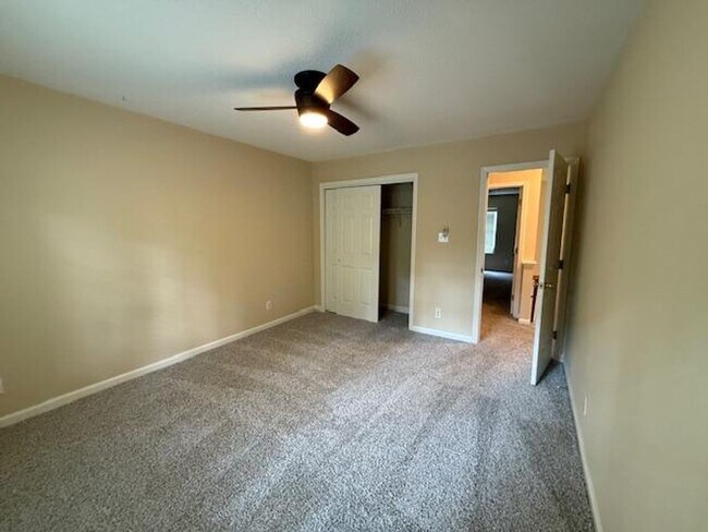 Building Photo - 211 Swansboro Dr
