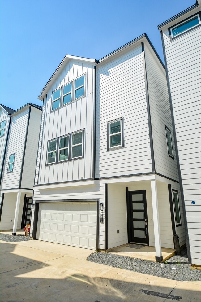 Building Photo - 426 Sikes St