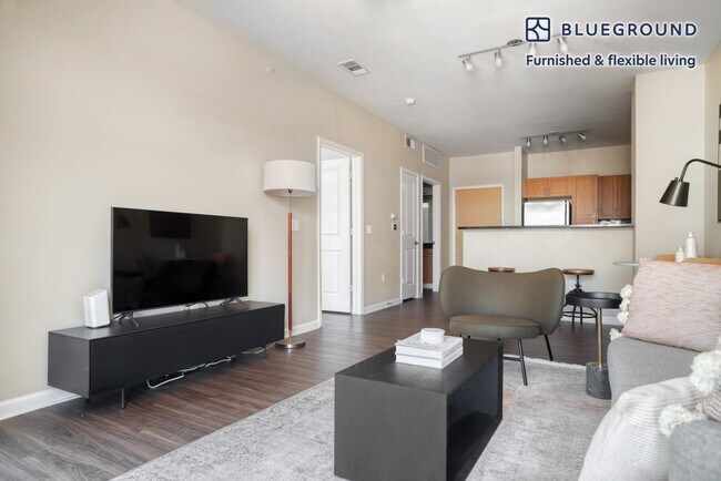 Building Photo - 350 S Jackson St