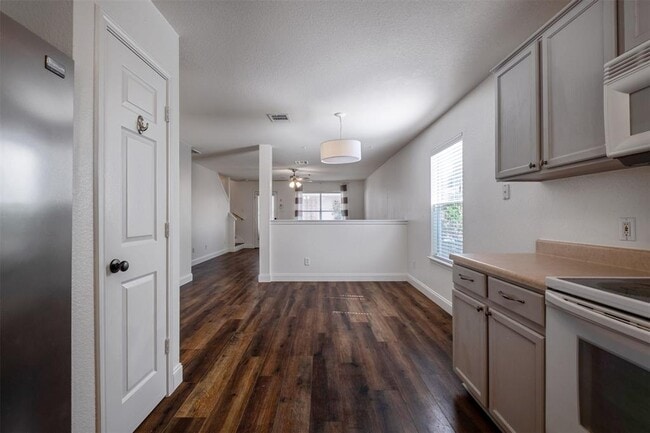Building Photo - 2208 Melissa Oaks Ln