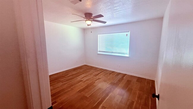 Building Photo - 1927 Country Village Blvd