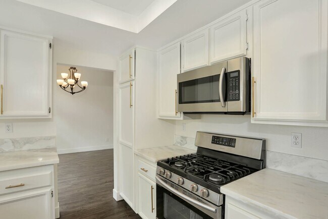 Building Photo - 4 Bed | 3 Bath | 1,979 Sq. Ft. | Stunning ...