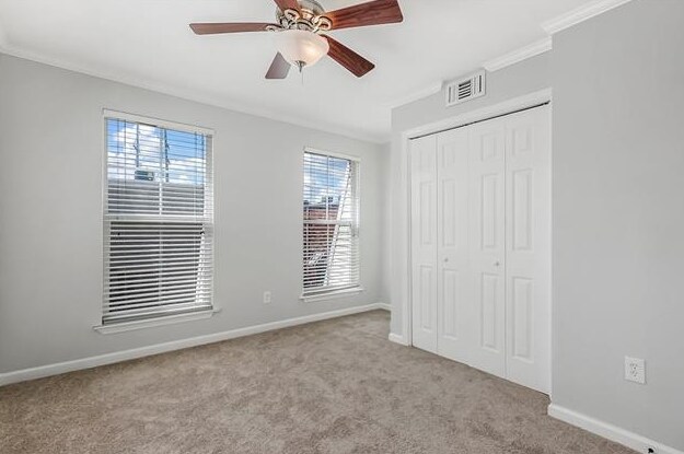 Building Photo - 4405 Barnett St. Unit D