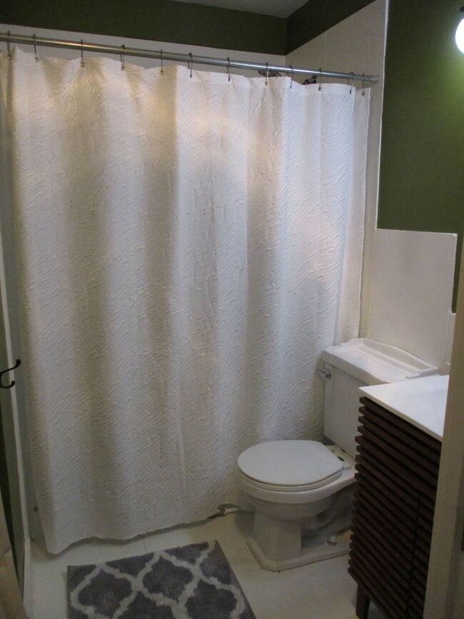 Building Photo - 3 bedroom Rambler with Above Garage Studio...