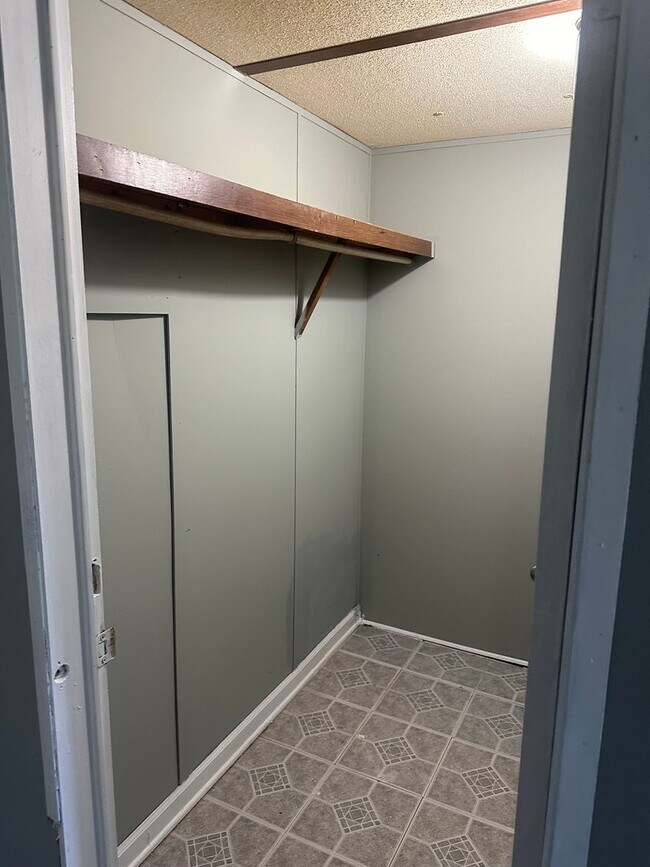 Building Photo - 61 Daniel Dr