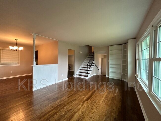 Building Photo - 208 Fort Worth St