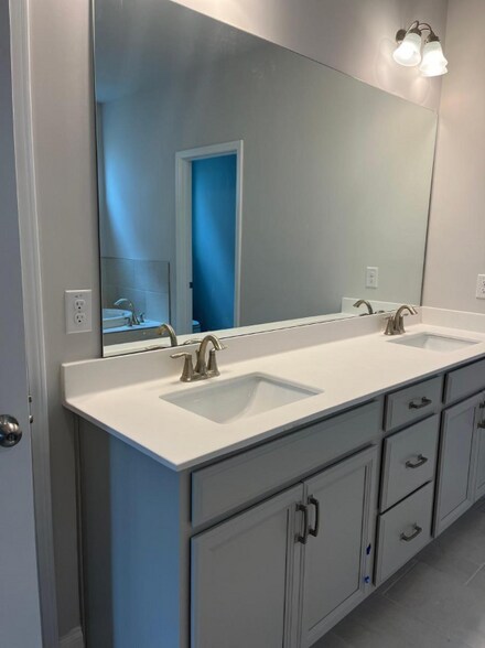 Building Photo - 608 Cunninghame Ct