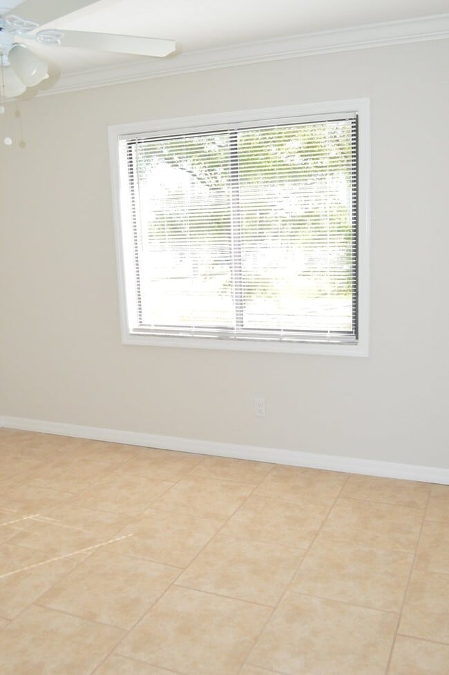 Building Photo - 26560 Southern Pines Dr