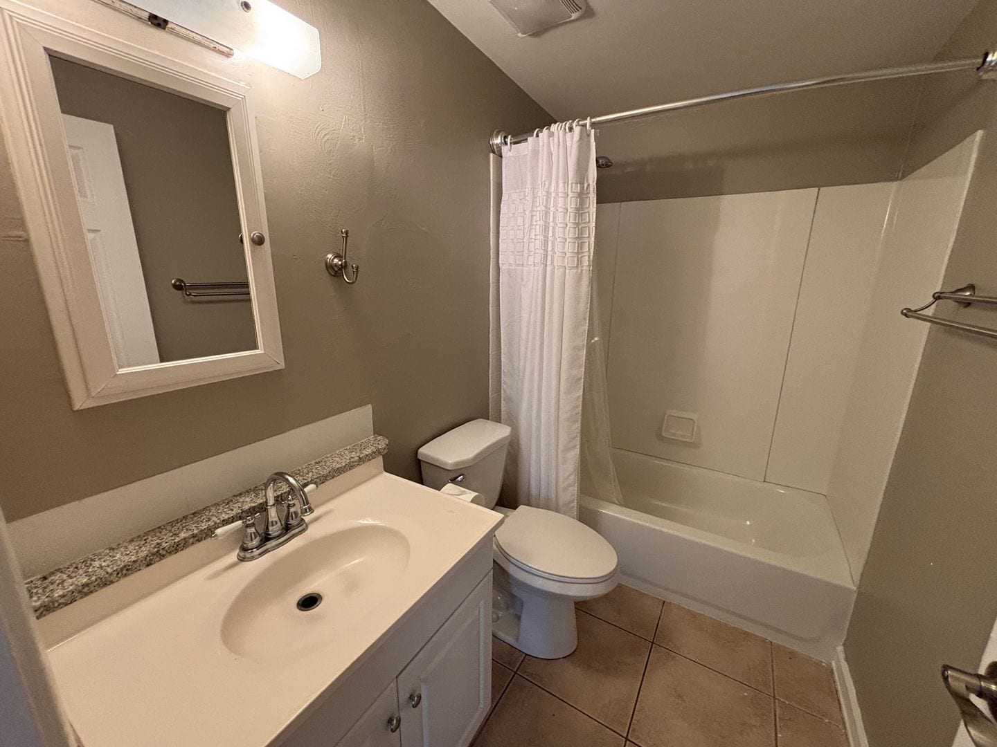 Building Photo - 4007 S Winter Palm Dr