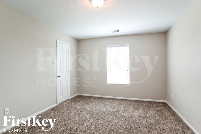 Building Photo - 9885 Hyacinth Way