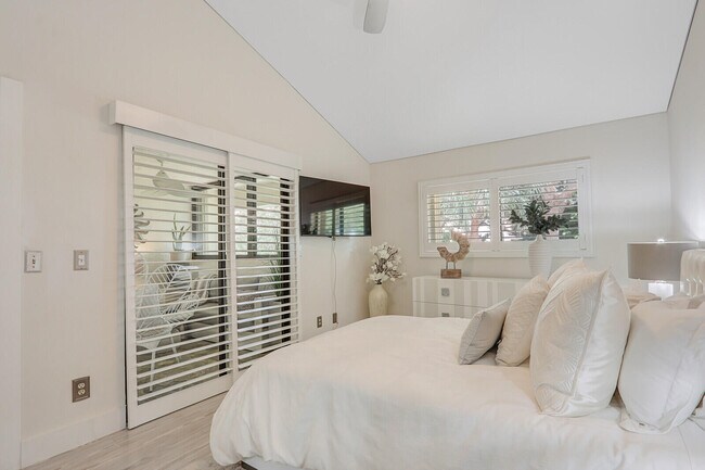 Building Photo - 204 Sea Oats Dr