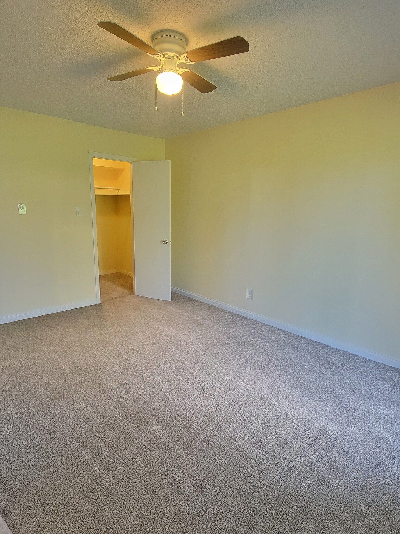 Building Photo - 2047 Jason Dr