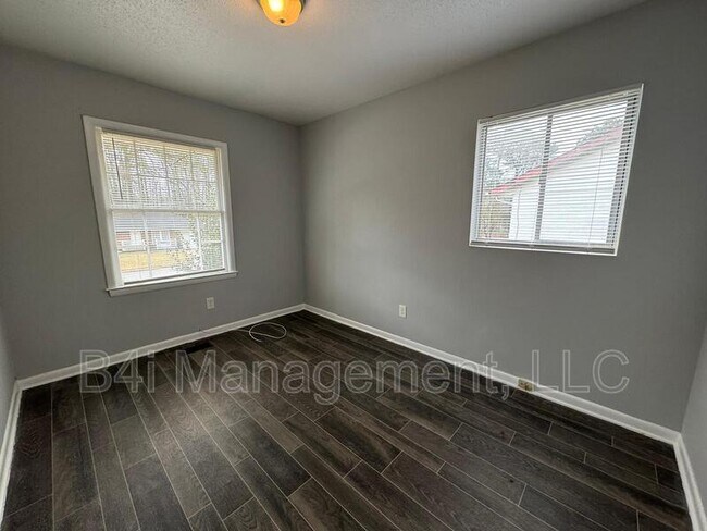 Building Photo - 8035 Devonshire Dr