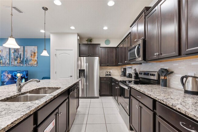 Building Photo - 2428 Dubai St